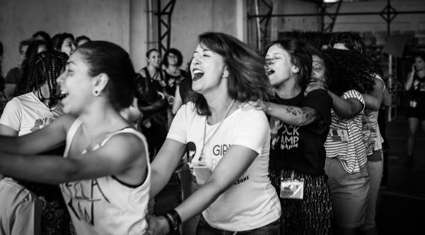 Girls Rock Camp promove empoderamento feminino através da música em sua edição de Porto Alegre